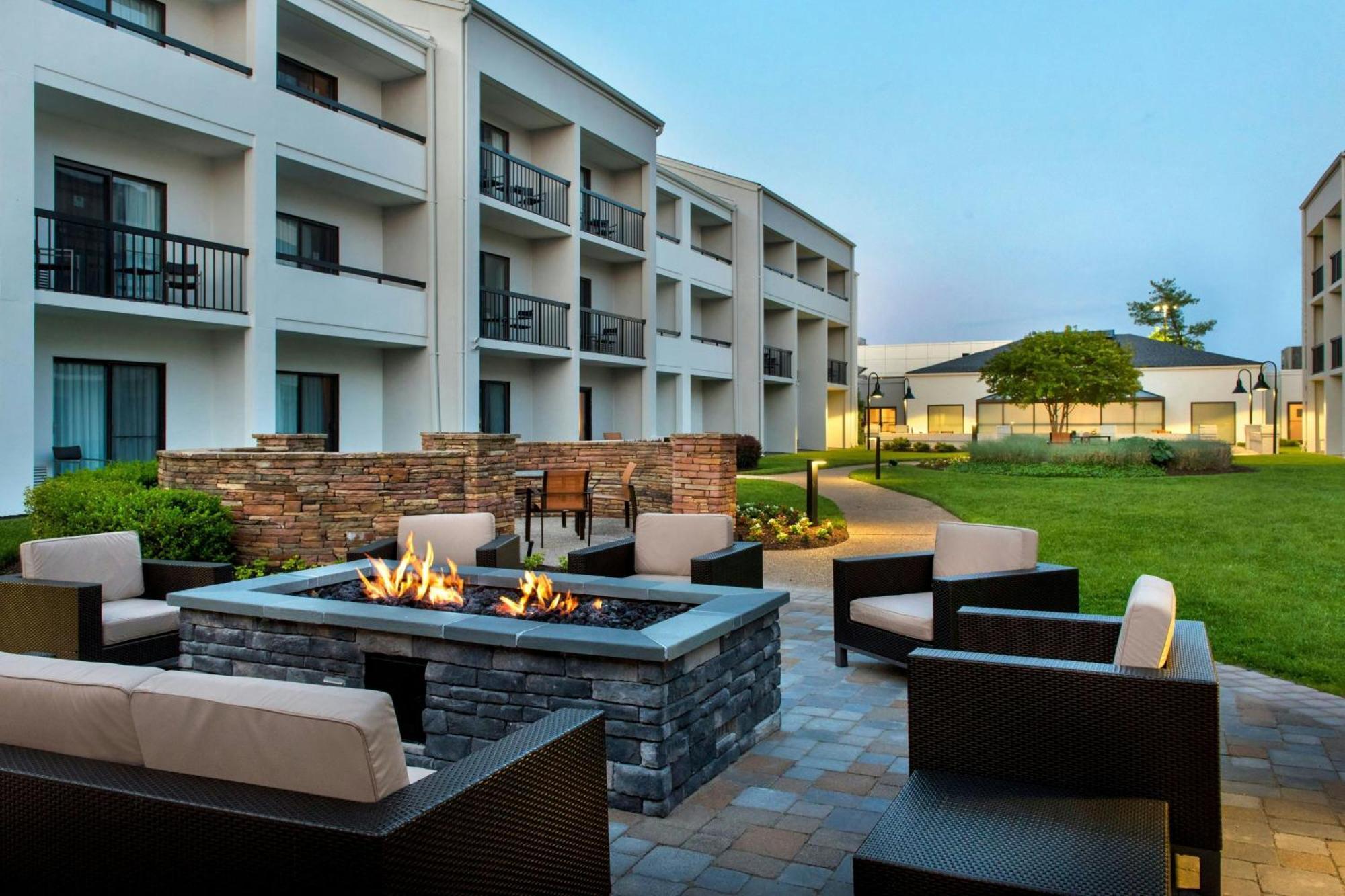 Courtyard By Marriott Silver Spring North/White Oak Exterior photo