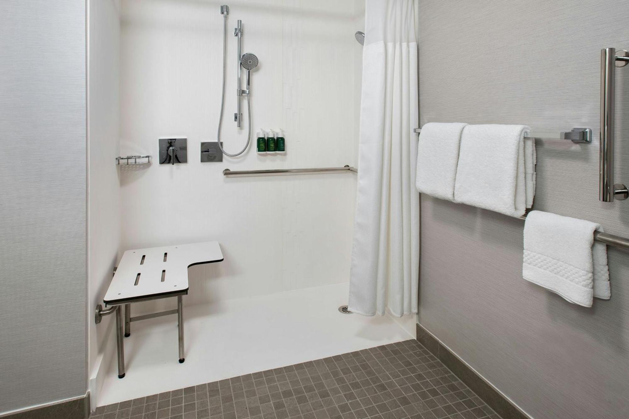 Courtyard By Marriott Silver Spring North/White Oak Exterior photo