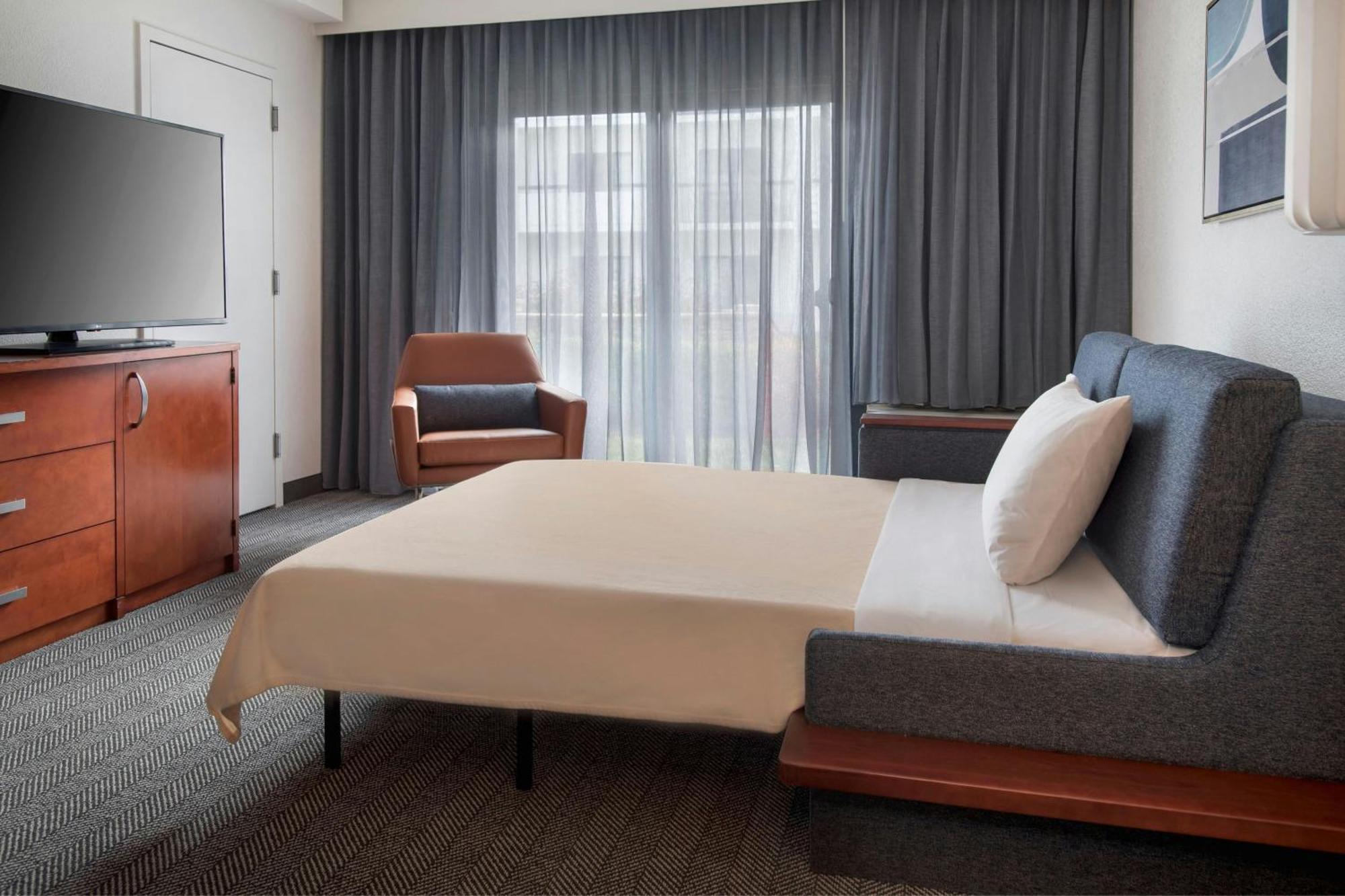 Courtyard By Marriott Silver Spring North/White Oak Exterior photo