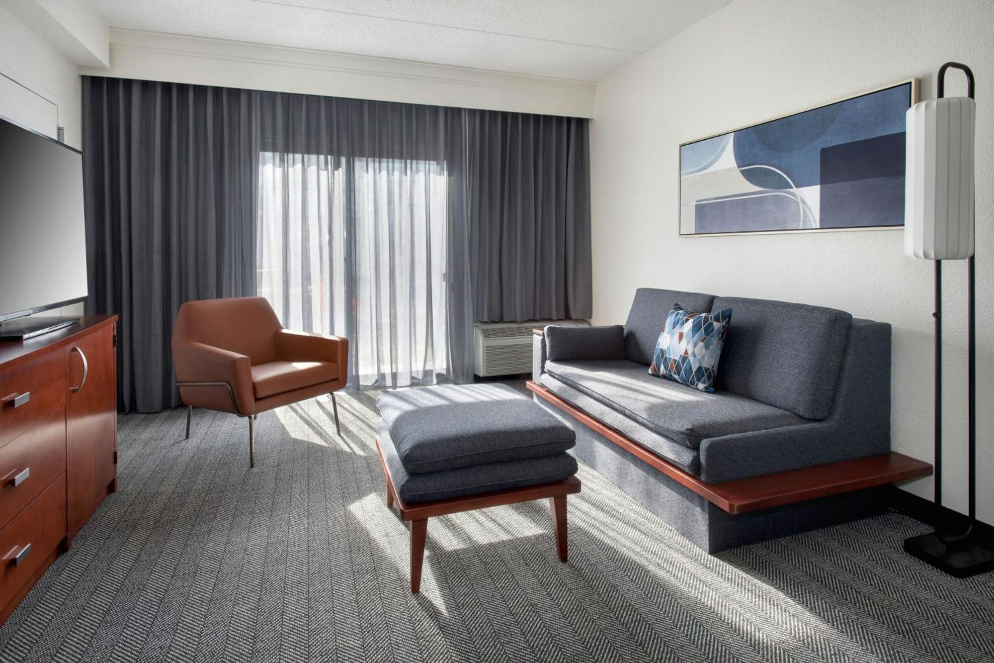 Courtyard By Marriott Silver Spring North/White Oak Exterior photo