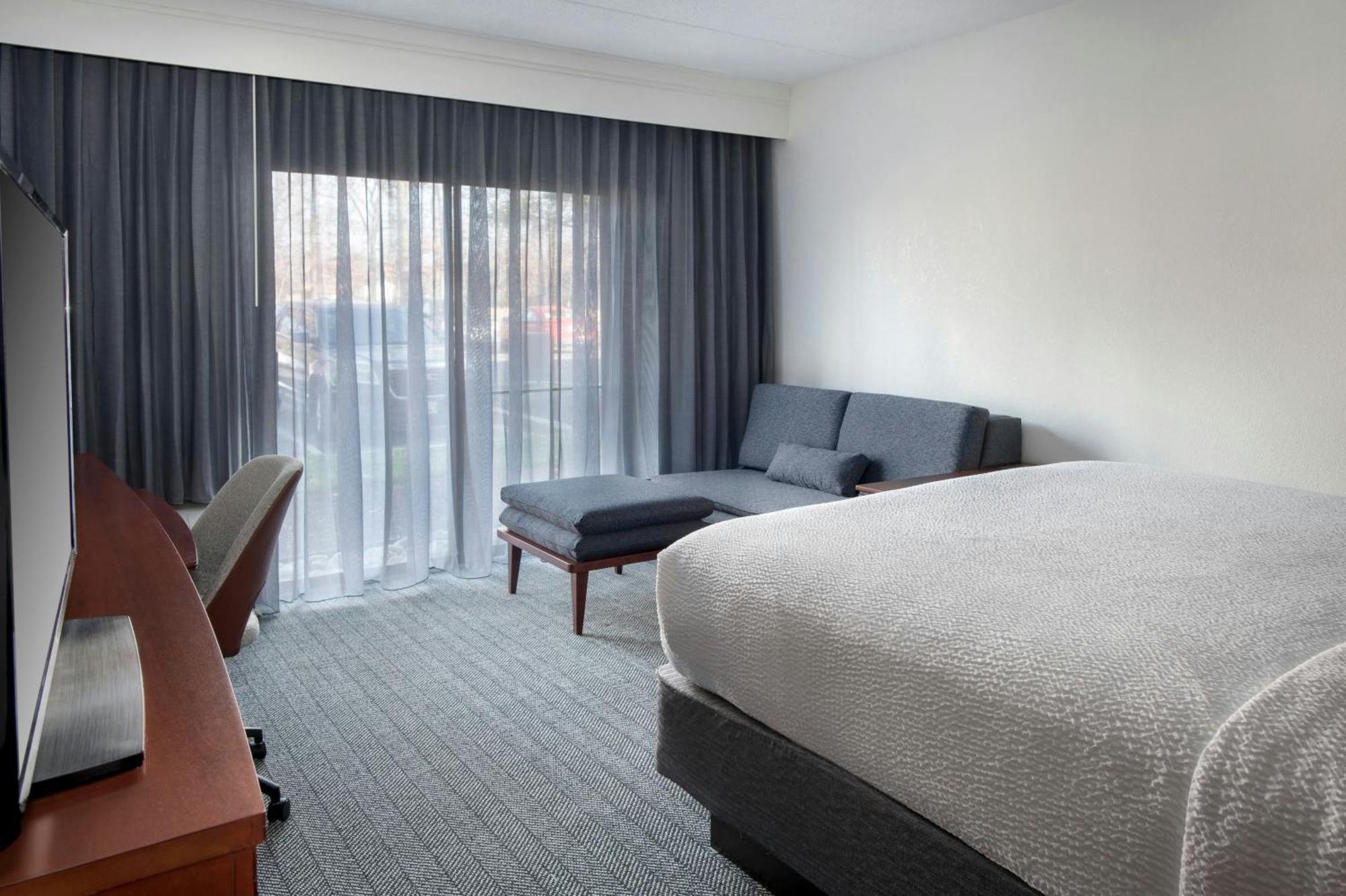 Courtyard By Marriott Silver Spring North/White Oak Exterior photo