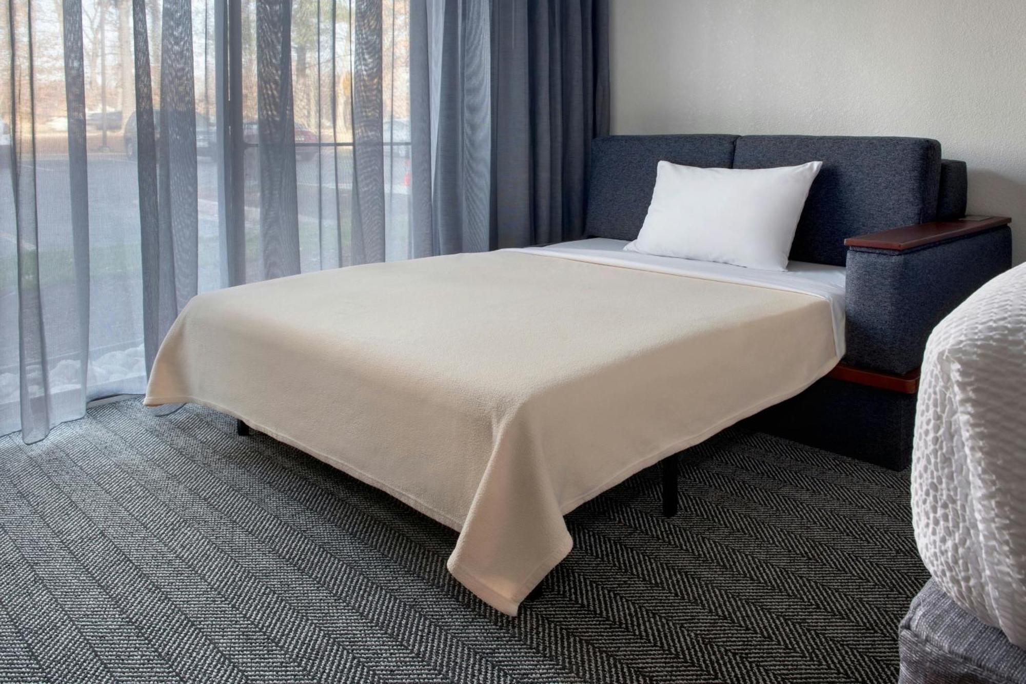 Courtyard By Marriott Silver Spring North/White Oak Exterior photo