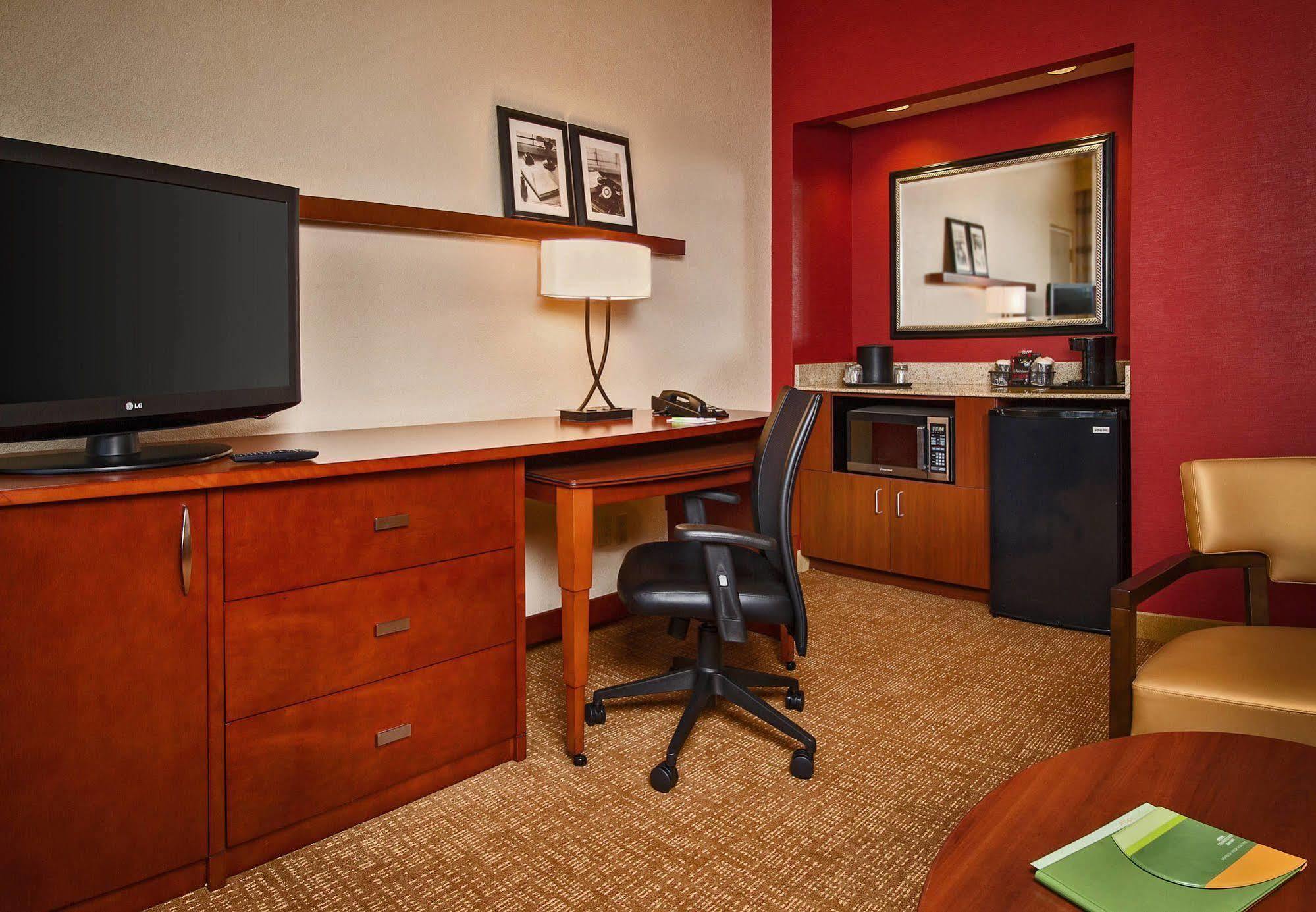 Courtyard By Marriott Silver Spring North/White Oak Exterior photo